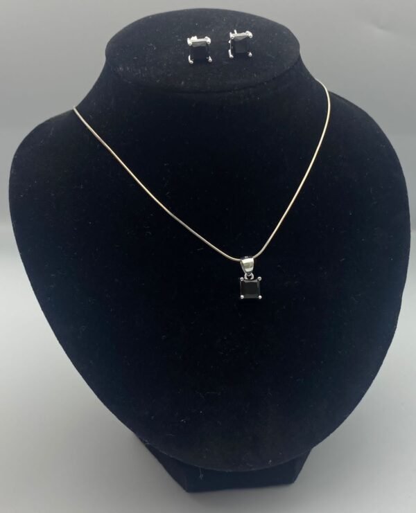 Set cadena y aretes de plata